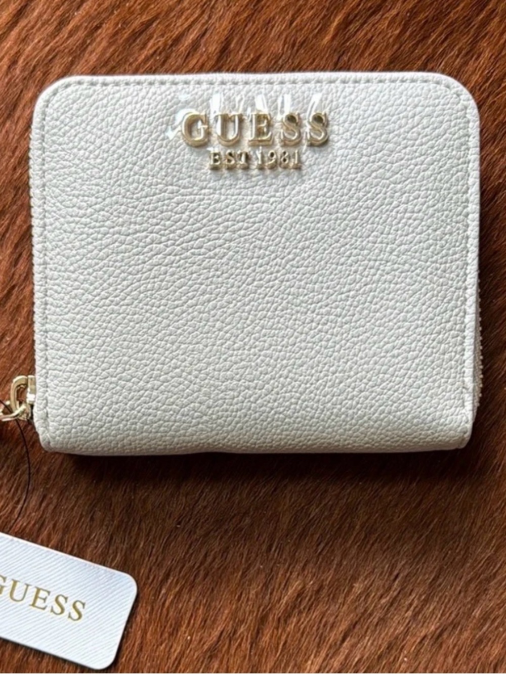 NWT - GUESS White leather Women's Wallet with gold hardware